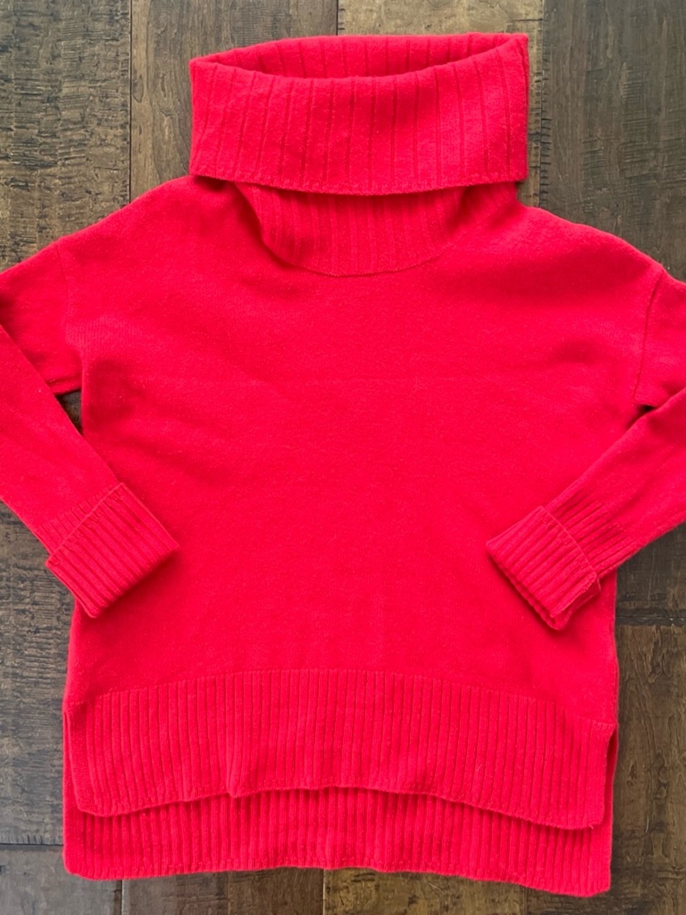 Halston red extra fine merino wool turtleneck sweater with ribbed cuffs Sz. S